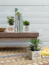 suculenta-amuleto-mano-hamsa-tercer-ojo-flor-de-loto-regalos-yogui-regalos-para-mujeres-suculentas-habibi-plantitas.jpg